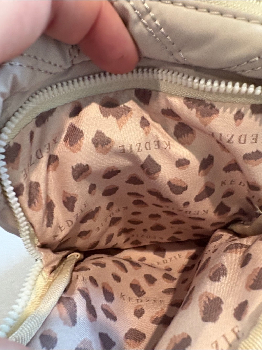 Kedzie - Cloud 9 Convertible Sling Bag, purse. NWT. Beige. - Picture 5 of 13